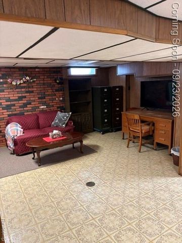 32901 Grinsell Drive, Warren, MI 48092