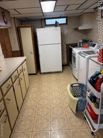 32901 Grinsell Drive, Warren, MI 48092