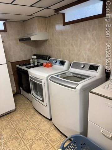 32901 Grinsell Drive, Warren, MI 48092