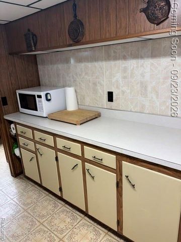 32901 Grinsell Drive, Warren, MI 48092