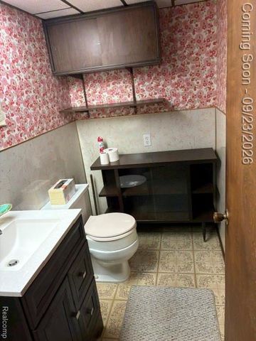 32901 Grinsell Drive, Warren, MI 48092