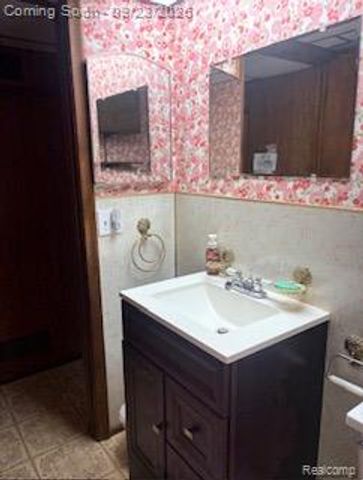 32901 Grinsell Drive, Warren, MI 48092