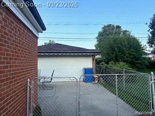 32901 Grinsell Drive, Warren, MI 48092