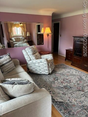 32901 Grinsell Drive, Warren, MI 48092