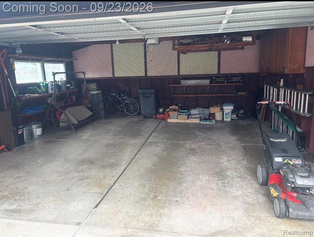 32901 Grinsell Drive, Warren, MI 48092