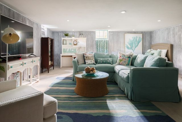 436 Lafayette St, Salem, MA 01970