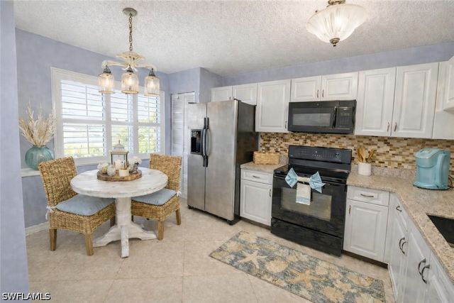 5685 Whitaker RD 202, Naples, FL 34112