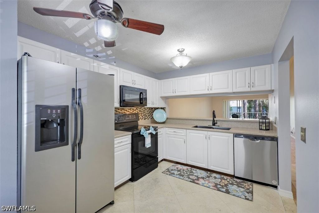 5685 Whitaker RD 202, Naples, FL 34112