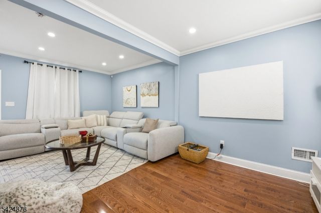 301 Roosevelt Ave, Hasbrouck Heights Boro, NJ 07604
