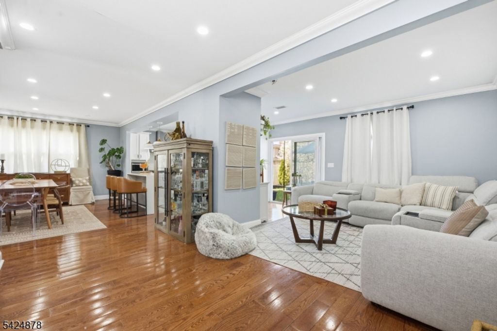 301 Roosevelt Ave, Hasbrouck Heights Boro, NJ 07604 — photo 2