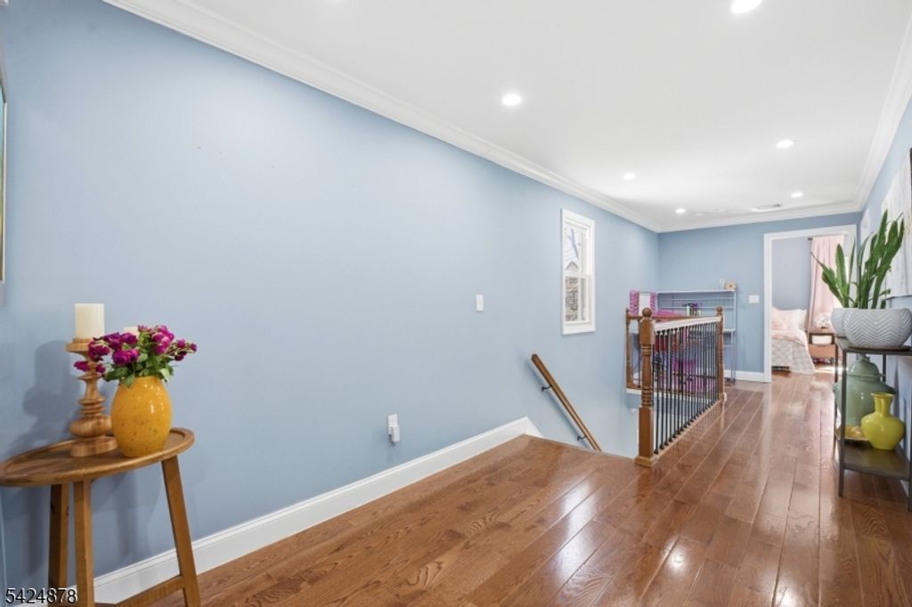 301 Roosevelt Ave, Hasbrouck Heights Boro, NJ 07604 — photo 3