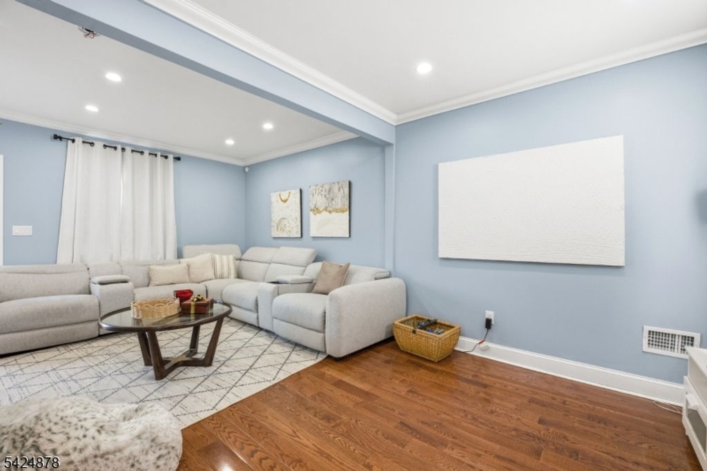 301 Roosevelt Ave, Hasbrouck Heights Boro, NJ 07604 — photo 4