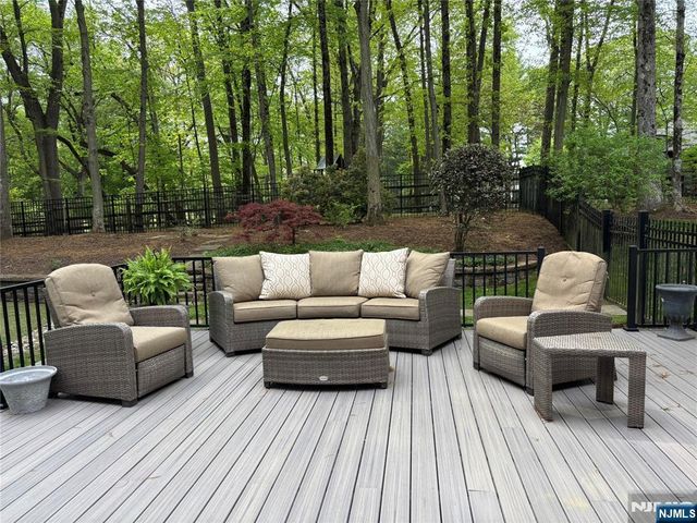 24 Country Club Way, Demarest, NJ 07627