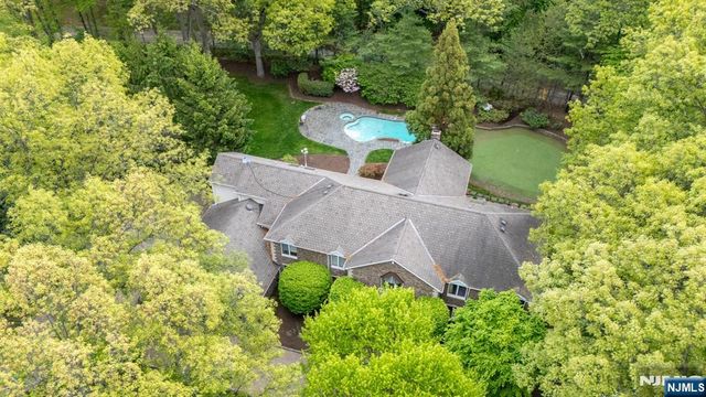 24 Country Club Way, Demarest, NJ 07627
