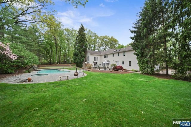 24 Country Club Way, Demarest, NJ 07627