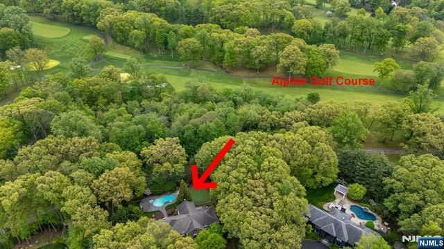 24 Country Club Way, Demarest, NJ 07627