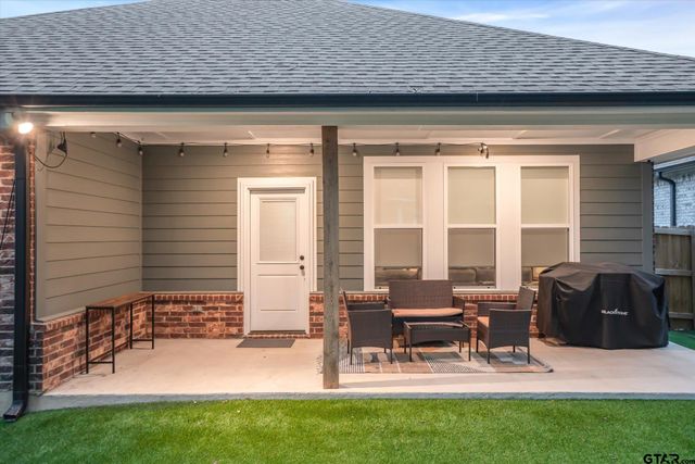 2736 Royal Village Way, Tyler, TX 75701