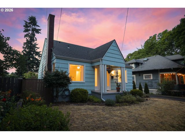 1033 Ne AINSWORTH St, Portland, OR 97211