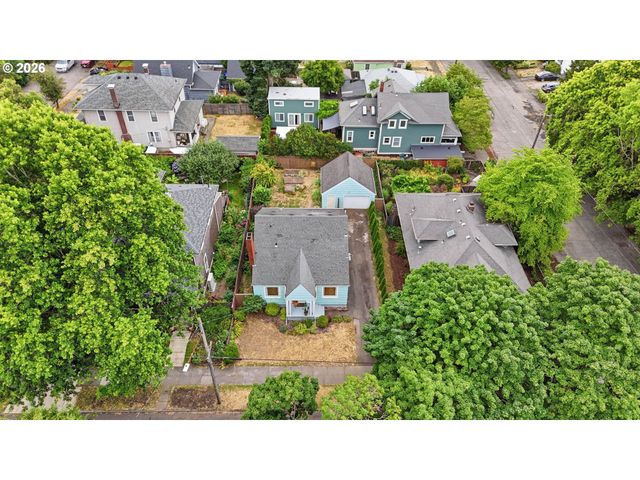 1033 Ne AINSWORTH St, Portland, OR 97211