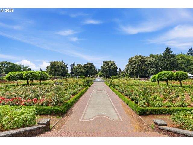 1033 Ne AINSWORTH St, Portland, OR 97211