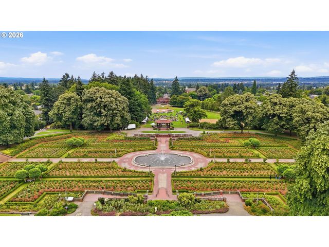 1033 Ne AINSWORTH St, Portland, OR 97211