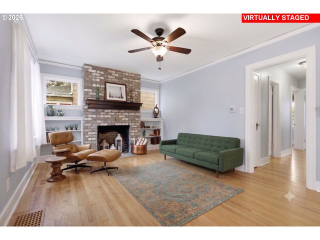 1033 Ne AINSWORTH St, Portland, OR 97211