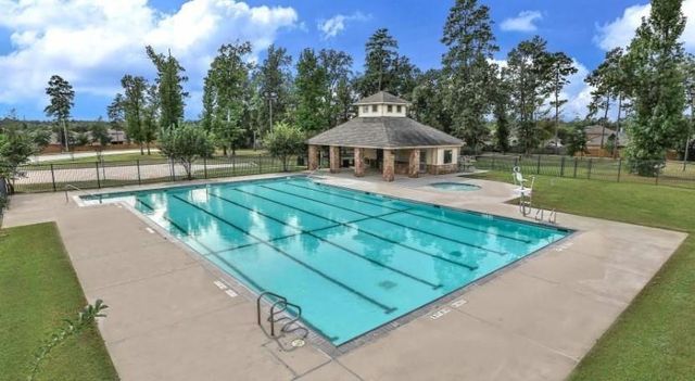 2054 Brookmont Drive, Conroe, TX 77301