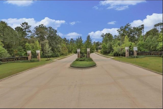 2054 Brookmont Drive, Conroe, TX 77301