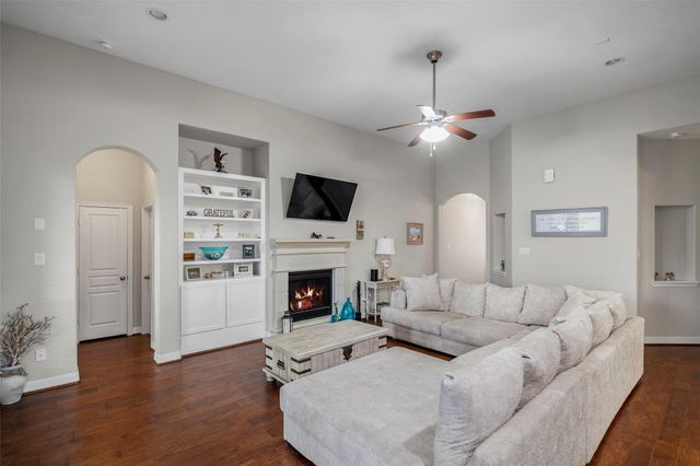 2054 Brookmont Drive, Conroe, TX 77301