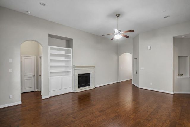 2054 Brookmont Drive, Conroe, TX 77301