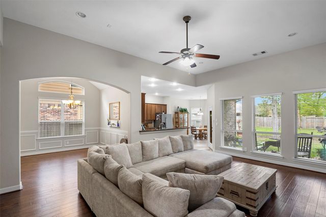 2054 Brookmont Drive, Conroe, TX 77301