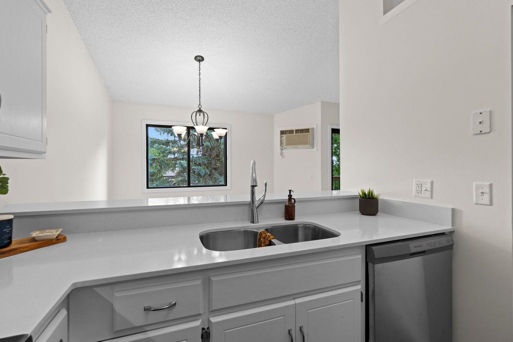 14855 Endicott Way 304, Apple Valley, MN 55124 — photo 3