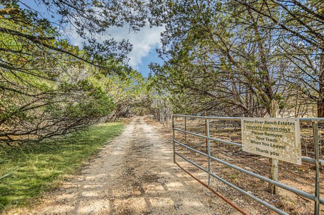 1935 Wayside DR, Wimberley, TX 78676