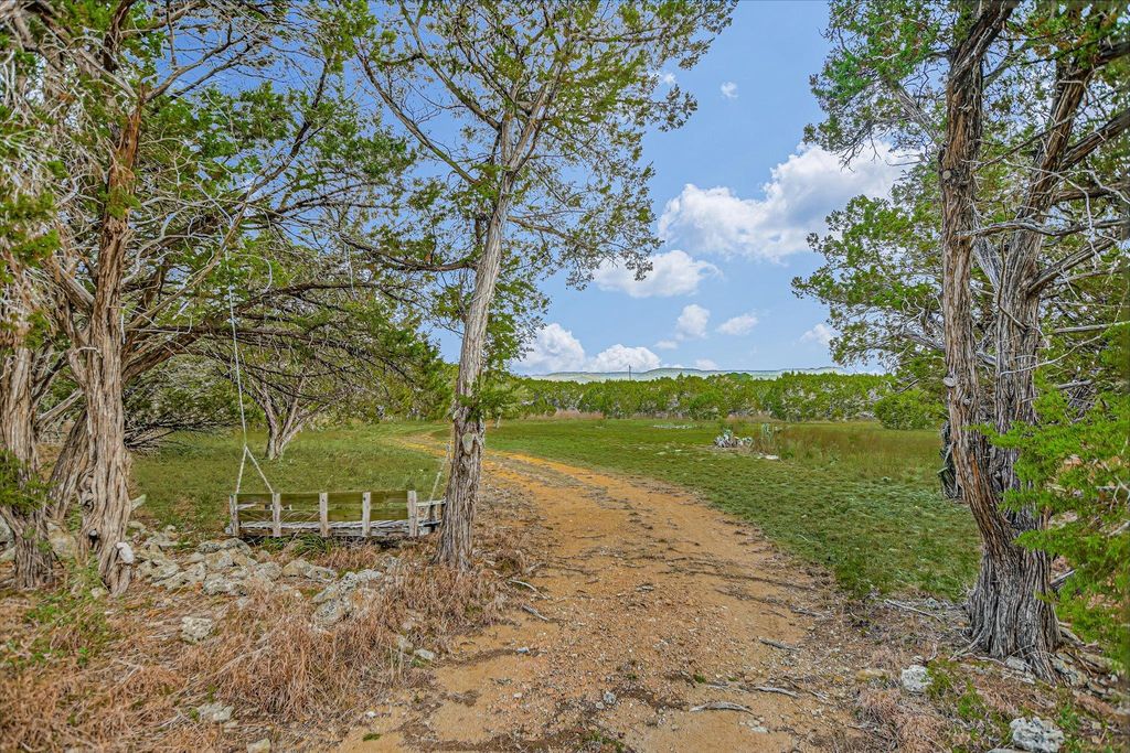 1935 Wayside DR, Wimberley, TX 78676