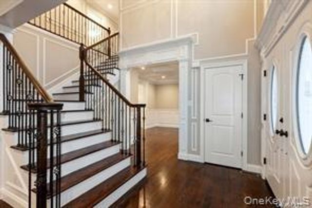 11 Evelyn Court, Syosset, NY 11791