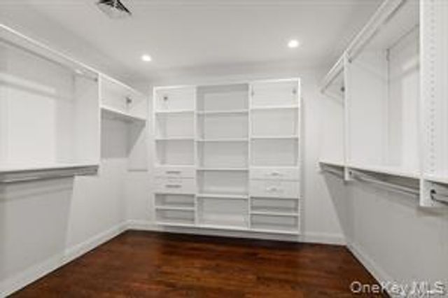 11 Evelyn Court, Syosset, NY 11791