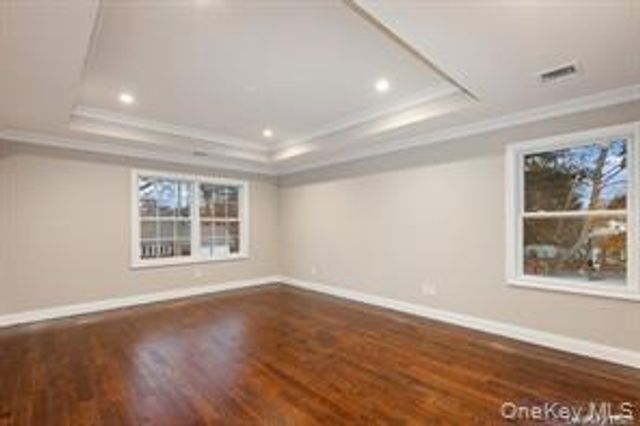 11 Evelyn Court, Syosset, NY 11791