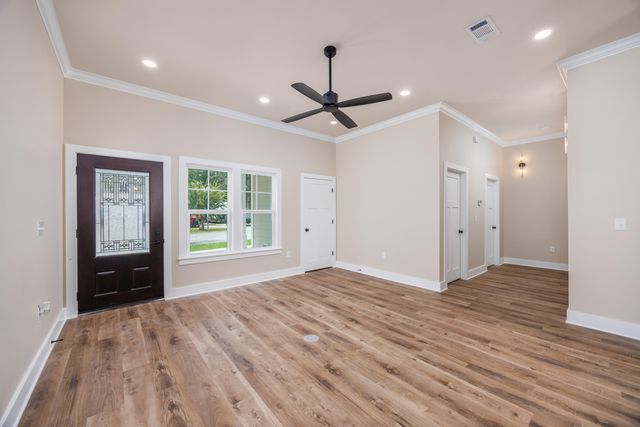 14 Shebbi Lane, Freeport, FL 32439