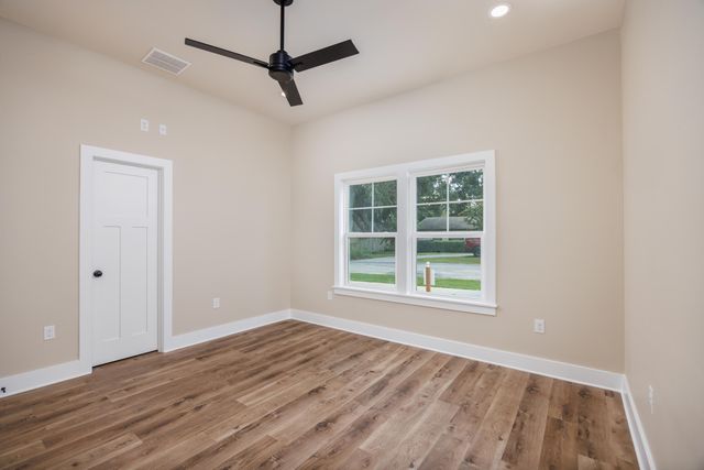 14 Shebbi Lane, Freeport, FL 32439