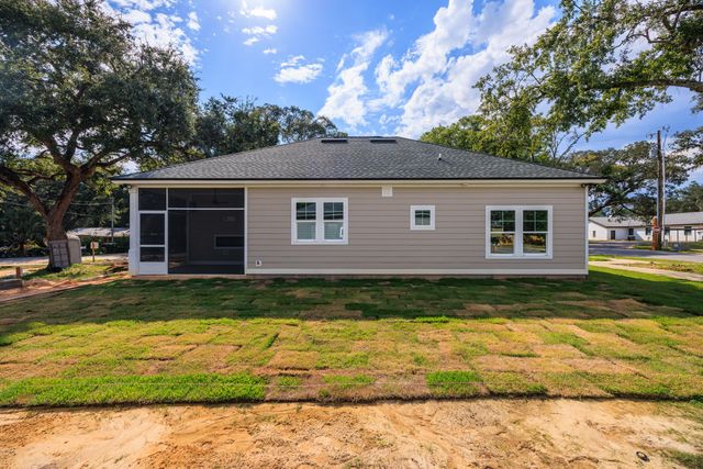 14 Shebbi Lane, Freeport, FL 32439