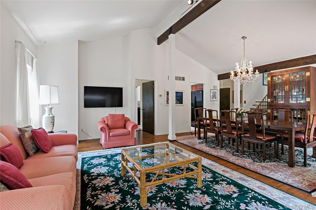 68 Burns Place, Briarcliff Manor, NY 10510
