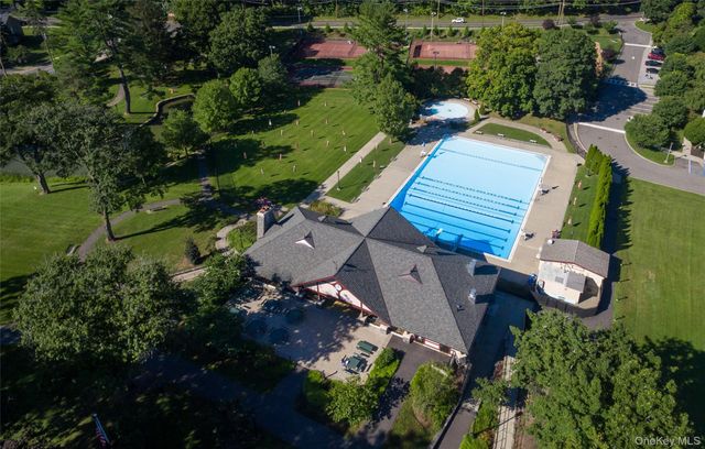 68 Burns Place, Briarcliff Manor, NY 10510