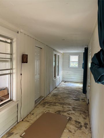 2928 Hiawatha Trail, Lake Worth, TX 76135