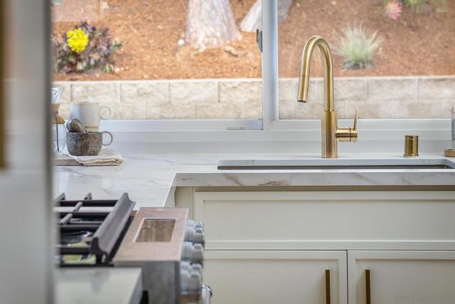 1028 Daisy Ave, Carlsbad, CA 92011