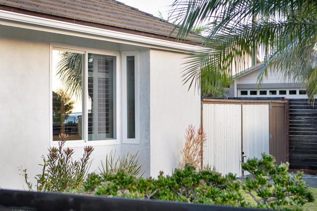 1028 Daisy Ave, Carlsbad, CA 92011