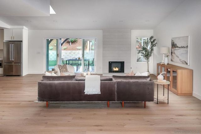 1028 Daisy Ave, Carlsbad, CA 92011