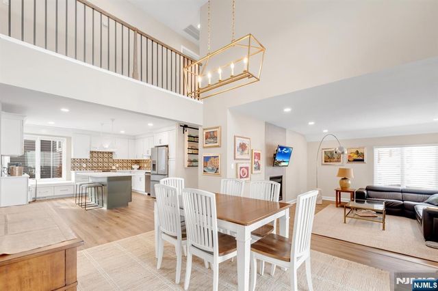 19 Crescent Hollow Court, Ramsey, NJ 07446