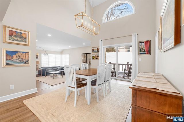 19 Crescent Hollow Court, Ramsey, NJ 07446