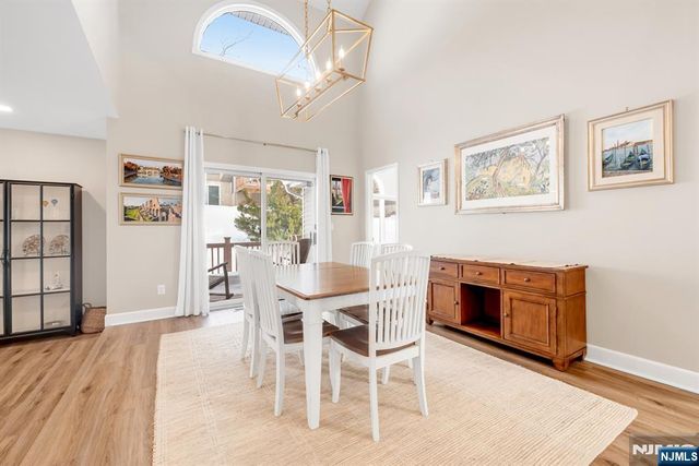 19 Crescent Hollow Court, Ramsey, NJ 07446