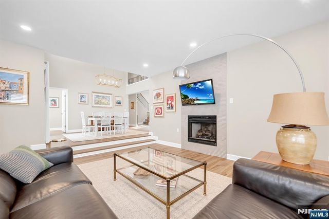 19 Crescent Hollow Court, Ramsey, NJ 07446